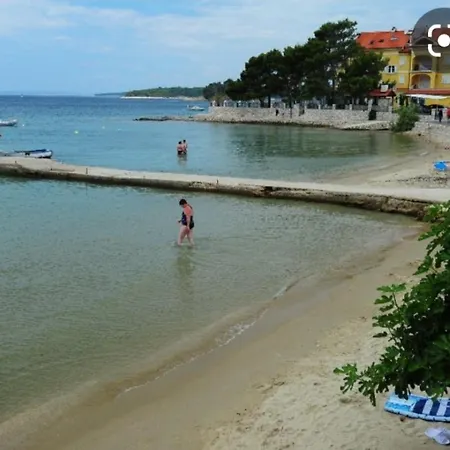 Petra S Pogledom Na Banjol